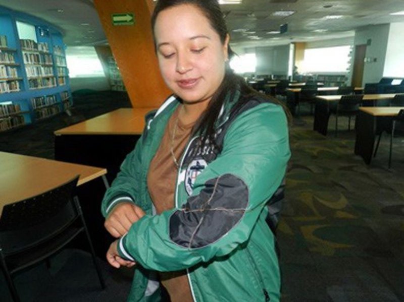 Estudiantes mexicanos desarrollan chamarra antiacoso, lanza descargas eléctricas.